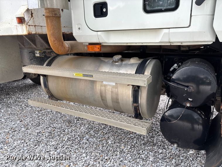 image for item FC1677 2007 Mack CHN613 dump truck