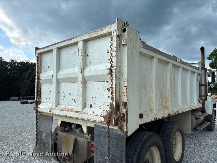 image for item FC1677 2007 Mack CHN613 dump truck
