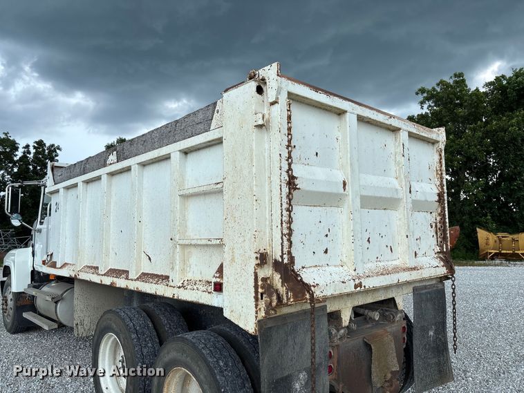 image for item FC1677 2007 Mack CHN613 dump truck