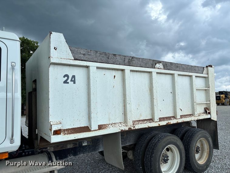image for item FC1677 2007 Mack CHN613 dump truck