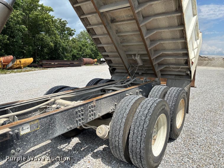 image for item FC1677 2007 Mack CHN613 dump truck