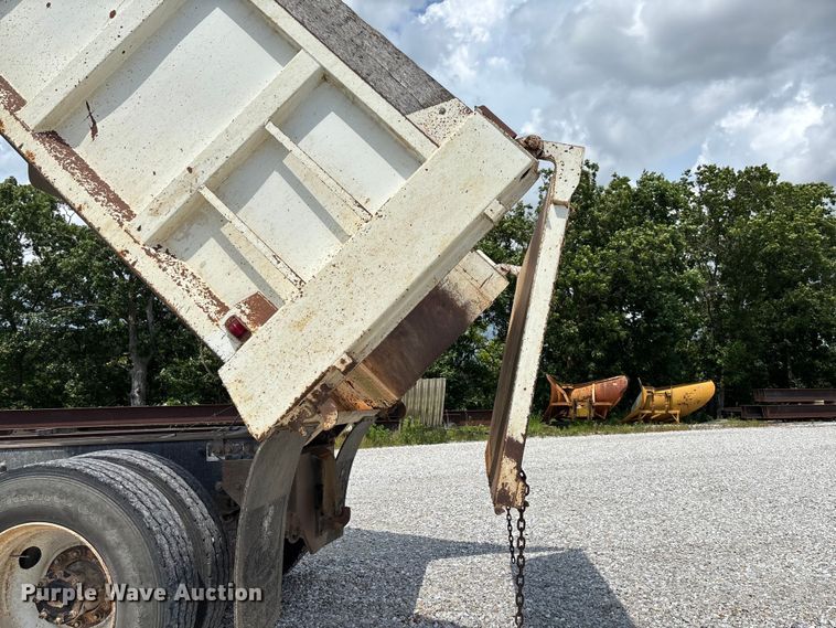 image for item FC1677 2007 Mack CHN613 dump truck