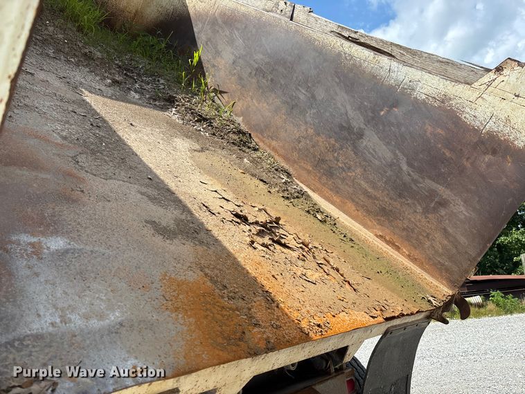 image for item FC1677 2007 Mack CHN613 dump truck
