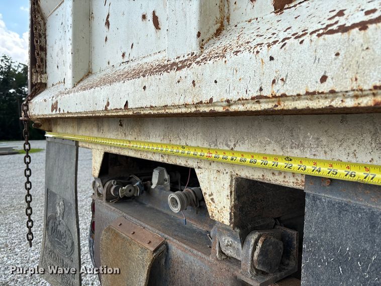 image for item FC1677 2007 Mack CHN613 dump truck
