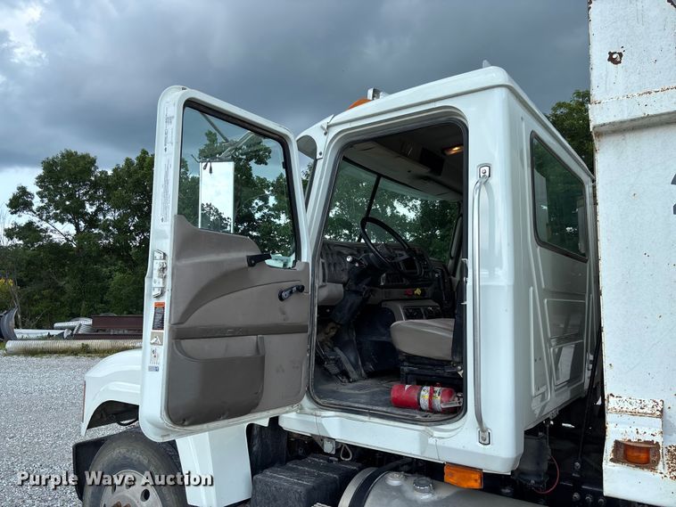 image for item FC1677 2007 Mack CHN613 dump truck