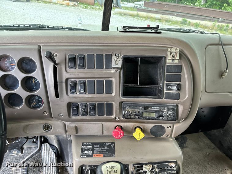 image for item FC1677 2007 Mack CHN613 dump truck