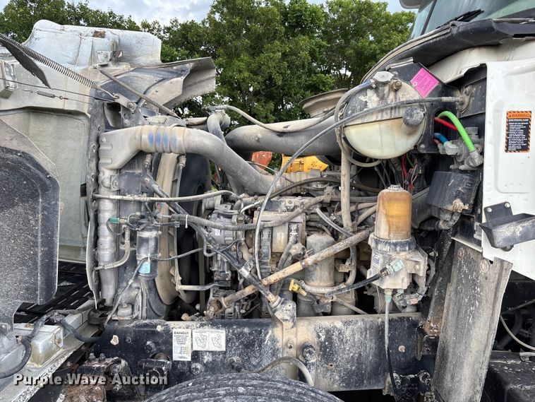 image for item FC1677 2007 Mack CHN613 dump truck