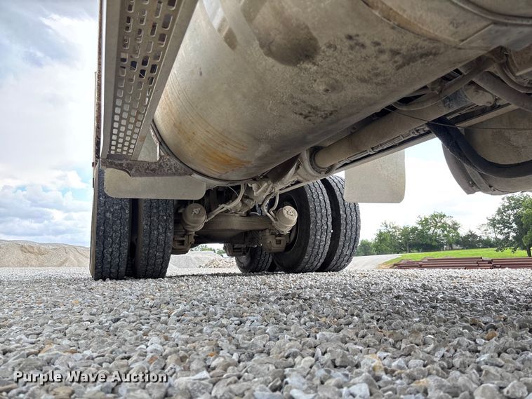 image for item FC1677 2007 Mack CHN613 dump truck