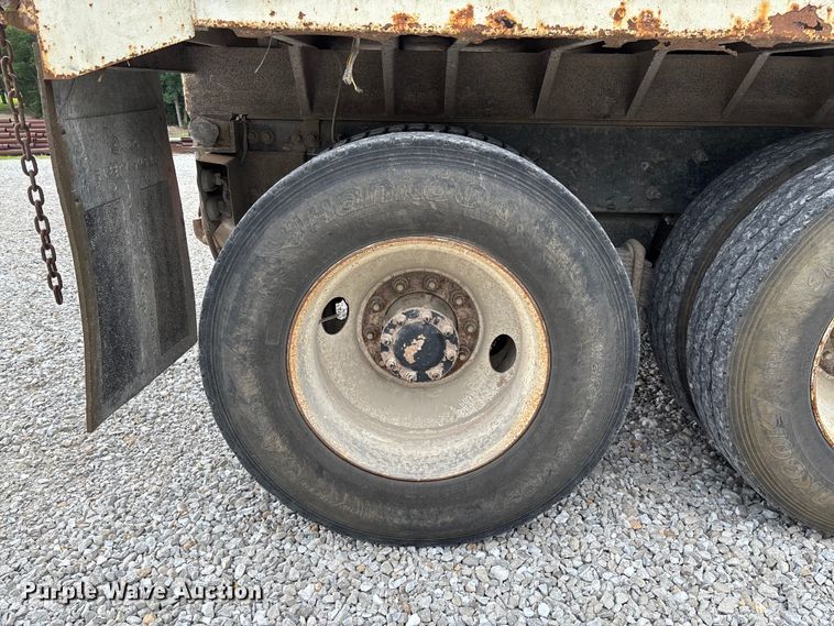 image for item FC1677 2007 Mack CHN613 dump truck