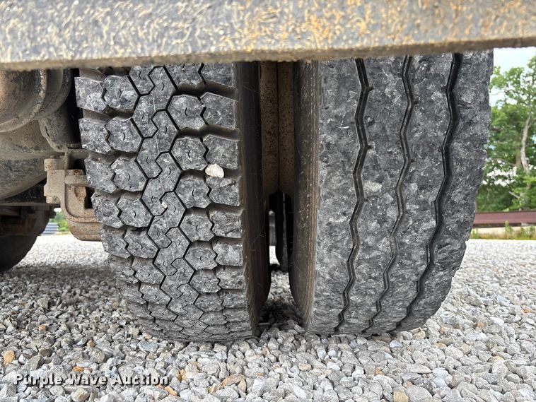 image for item FC1677 2007 Mack CHN613 dump truck