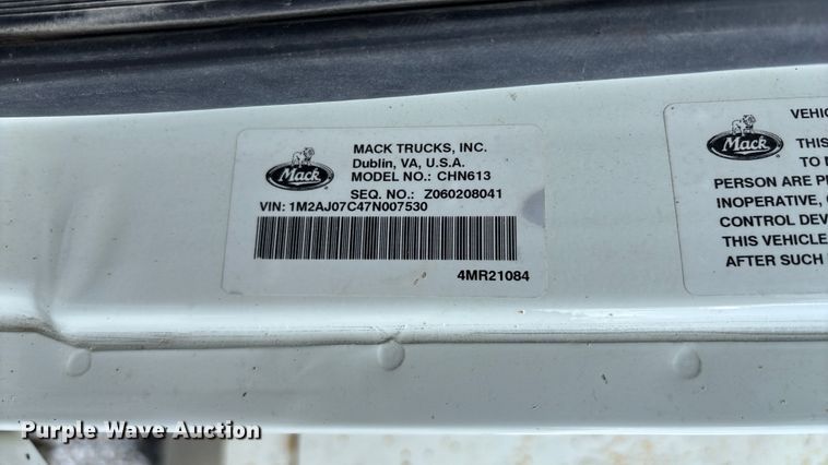 image for item FC1677 2007 Mack CHN613 dump truck