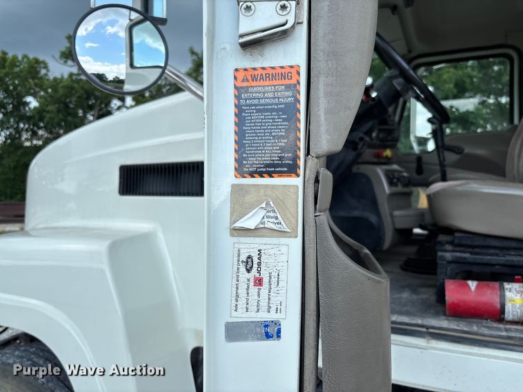 image for item FC1677 2007 Mack CHN613 dump truck