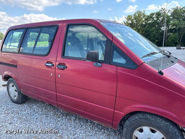 image for item FC1678 1996 Ford Aerostar XLT van