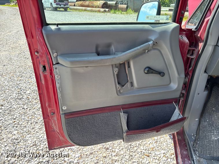 image for item FC1678 1996 Ford Aerostar XLT van