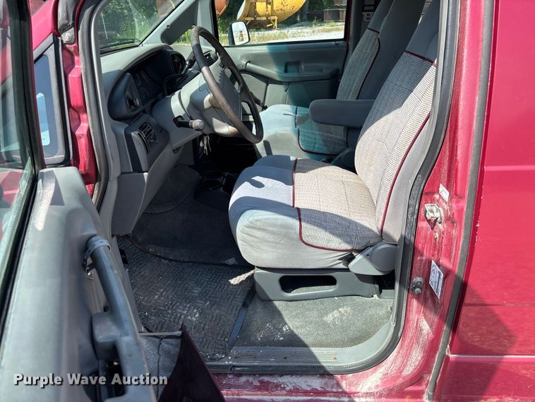 image for item FC1678 1996 Ford Aerostar XLT van