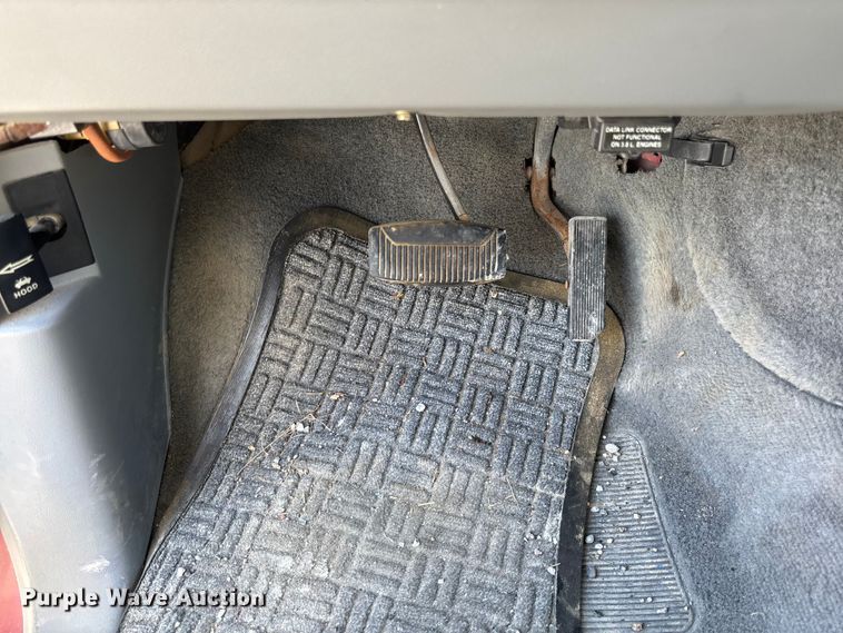 image for item FC1678 1996 Ford Aerostar XLT van