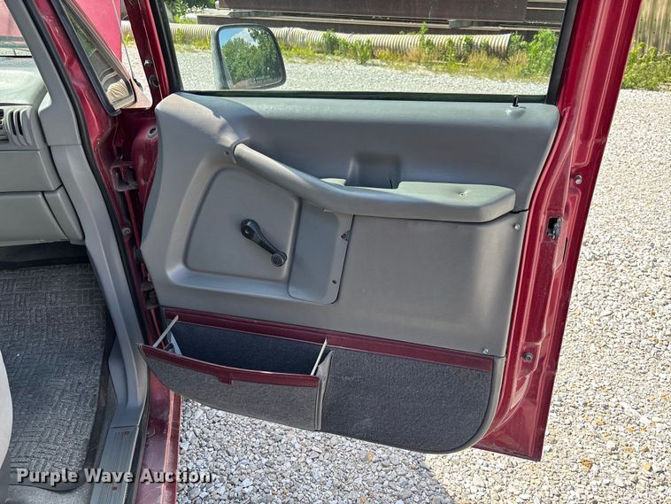 image for item FC1678 1996 Ford Aerostar XLT van