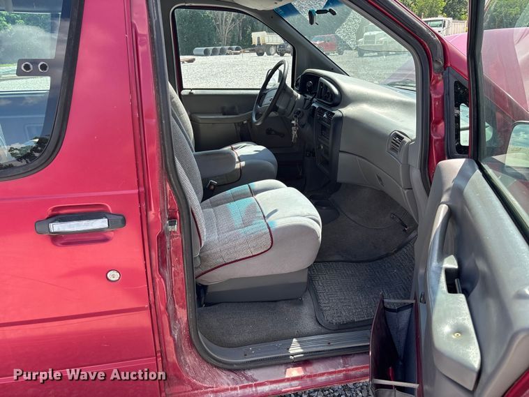 image for item FC1678 1996 Ford Aerostar XLT van