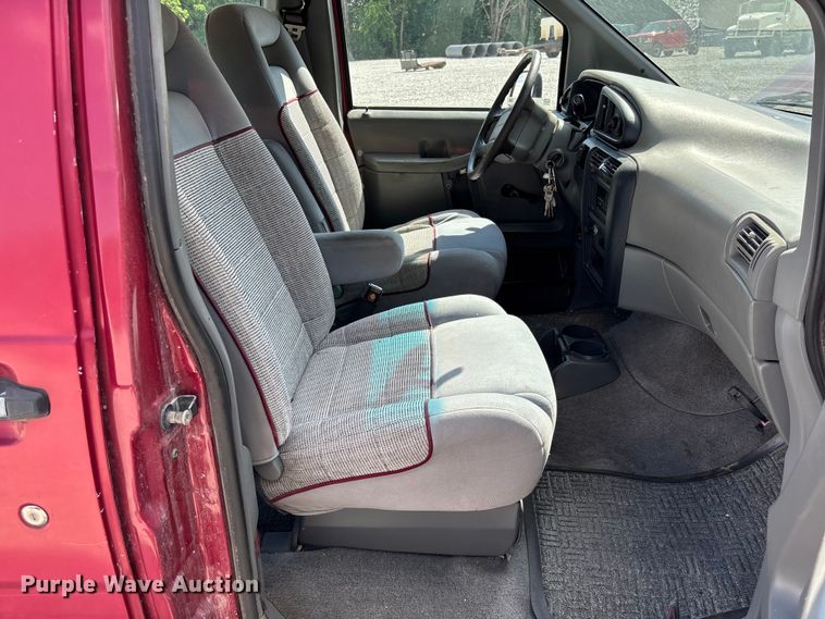 image for item FC1678 1996 Ford Aerostar XLT van