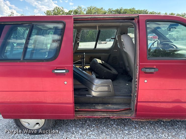 image for item FC1678 1996 Ford Aerostar XLT van