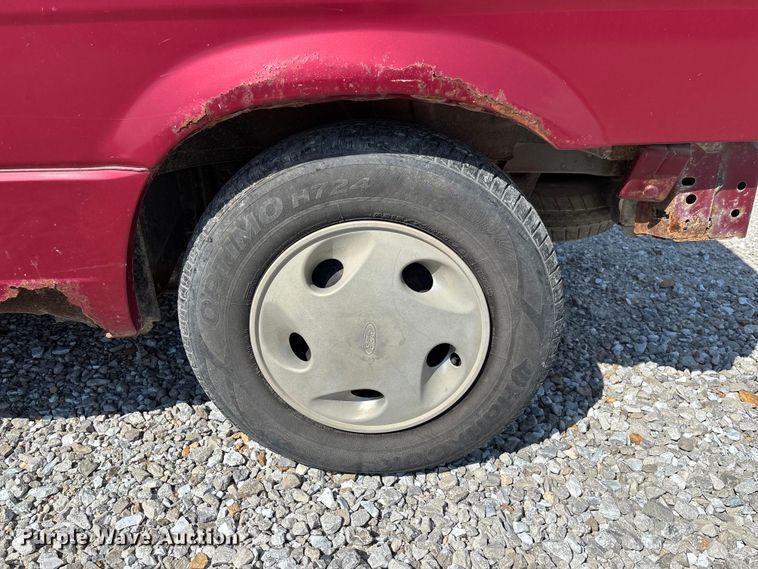image for item FC1678 1996 Ford Aerostar XLT van