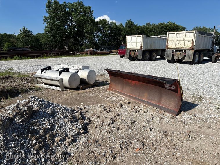 image for item FC1680 Truck parts