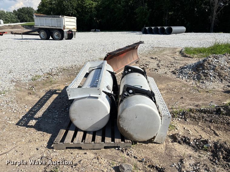 image for item FC1680 Truck parts