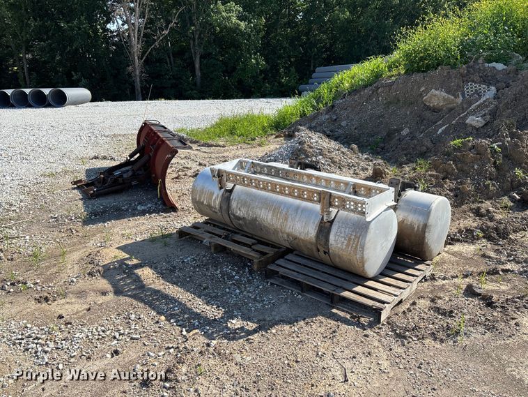 image for item FC1680 Truck parts