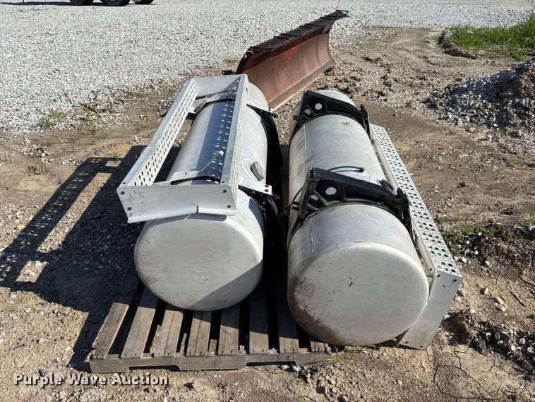 image for item FC1680 Truck parts