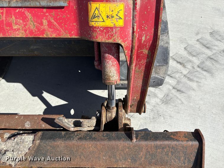 image for item FC1704 2016 Takeuchi TL8 tracked skid steer loader