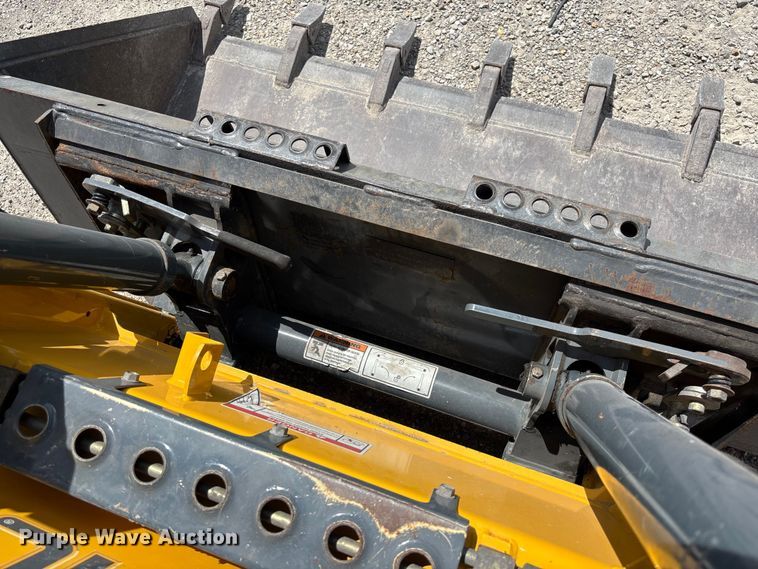 image for item FC1716 2013 Gehl 4640 skid steer loader
