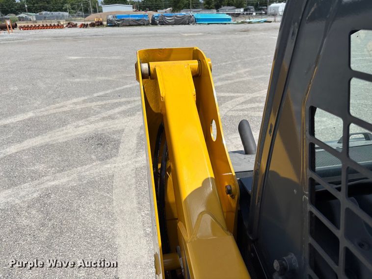 image for item FC1716 2013 Gehl 4640 skid steer loader