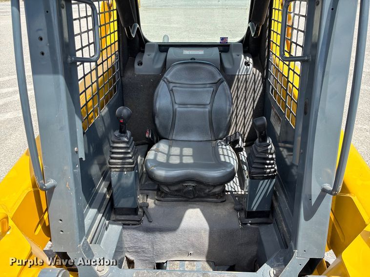 image for item FC1716 2013 Gehl 4640 skid steer loader