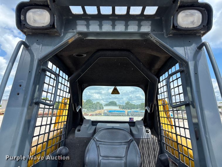 image for item FC1716 2013 Gehl 4640 skid steer loader