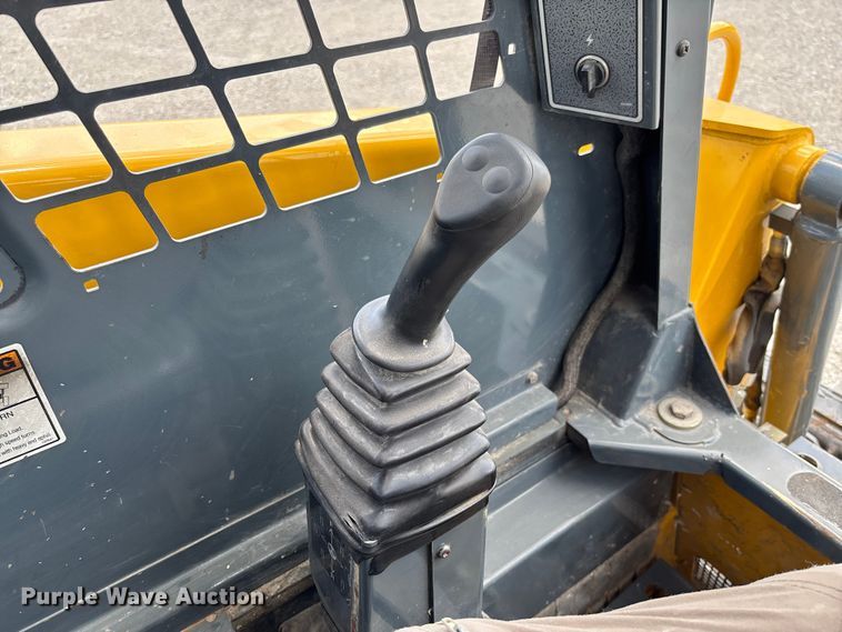 image for item FC1716 2013 Gehl 4640 skid steer loader