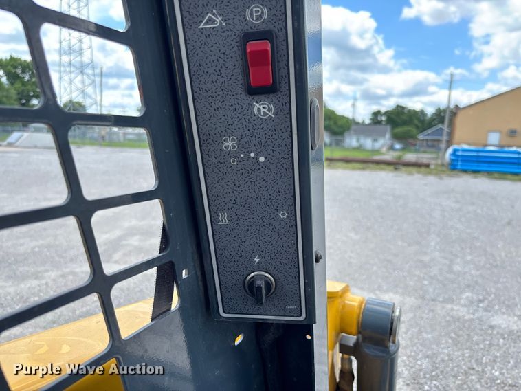 image for item FC1716 2013 Gehl 4640 skid steer loader