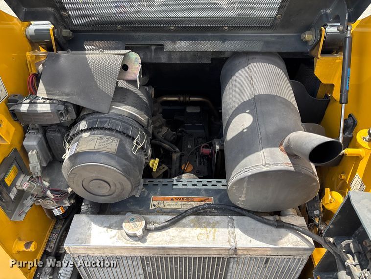 image for item FC1716 2013 Gehl 4640 skid steer loader