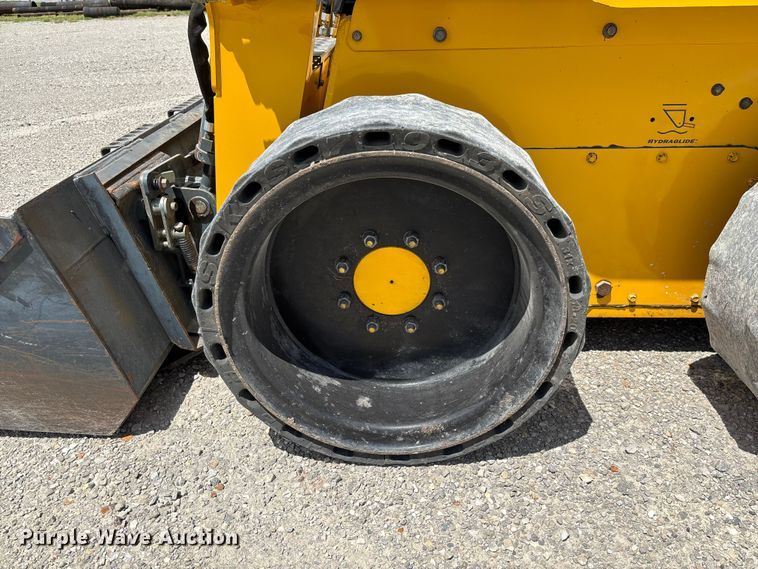 image for item FC1716 2013 Gehl 4640 skid steer loader