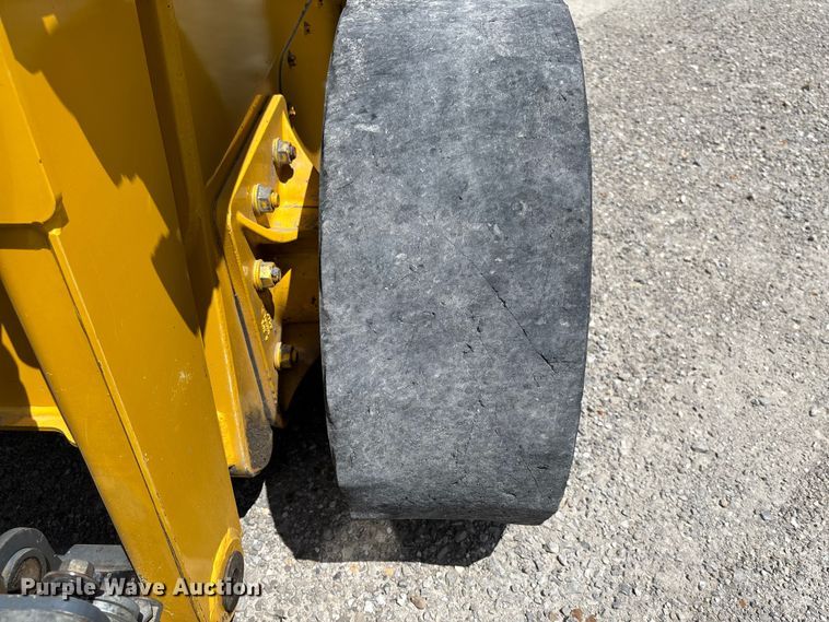 image for item FC1716 2013 Gehl 4640 skid steer loader