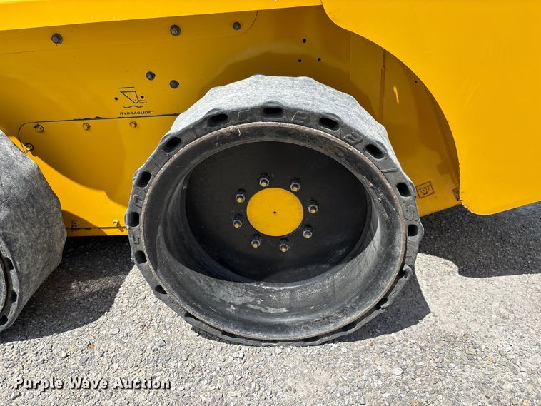 image for item FC1716 2013 Gehl 4640 skid steer loader
