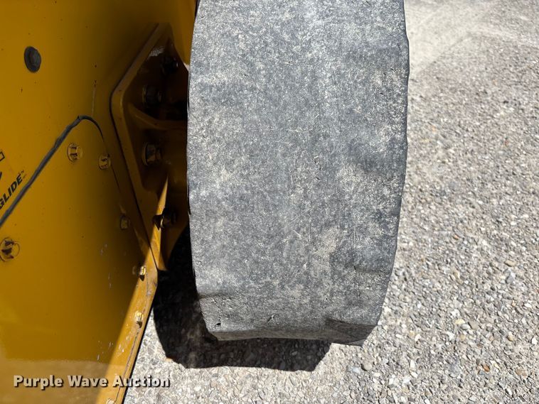 image for item FC1716 2013 Gehl 4640 skid steer loader