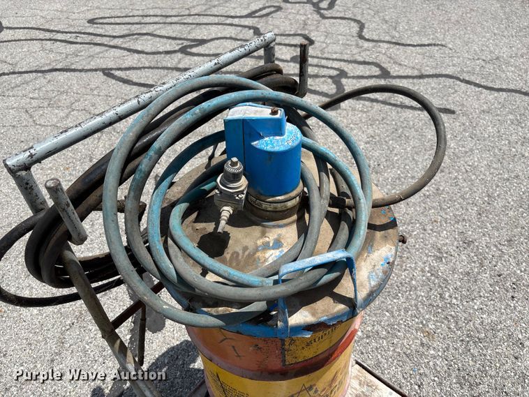 image for item FC1718 Macnaught P5 pneumatic grease pump