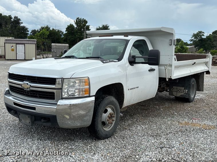image for item FC1743 2007 Chevrolet Silverado 3500HD dump bed pickup truck