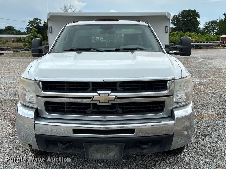 image for item FC1743 2007 Chevrolet Silverado 3500HD dump bed pickup truck