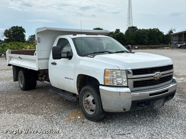 image for item FC1743 2007 Chevrolet Silverado 3500HD dump bed pickup truck