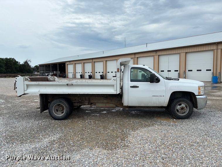 image for item FC1743 2007 Chevrolet Silverado 3500HD dump bed pickup truck