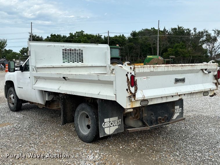 image for item FC1743 2007 Chevrolet Silverado 3500HD dump bed pickup truck