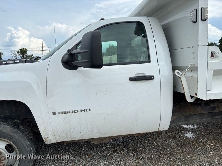 image for item FC1743 2007 Chevrolet Silverado 3500HD dump bed pickup truck
