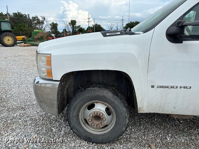 image for item FC1743 2007 Chevrolet Silverado 3500HD dump bed pickup truck