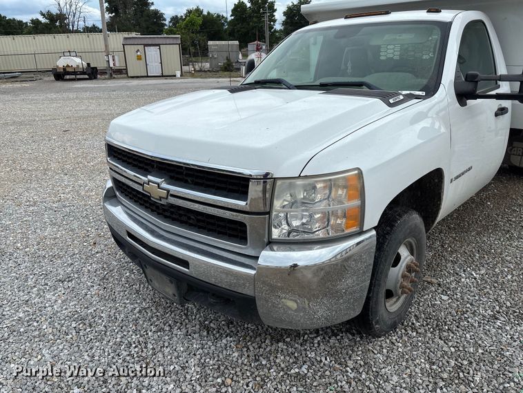 image for item FC1743 2007 Chevrolet Silverado 3500HD dump bed pickup truck